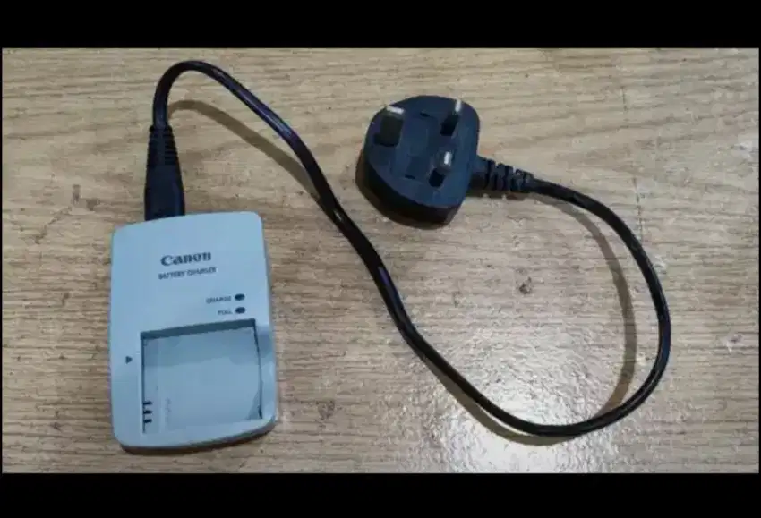 Charger merk C*non bekas