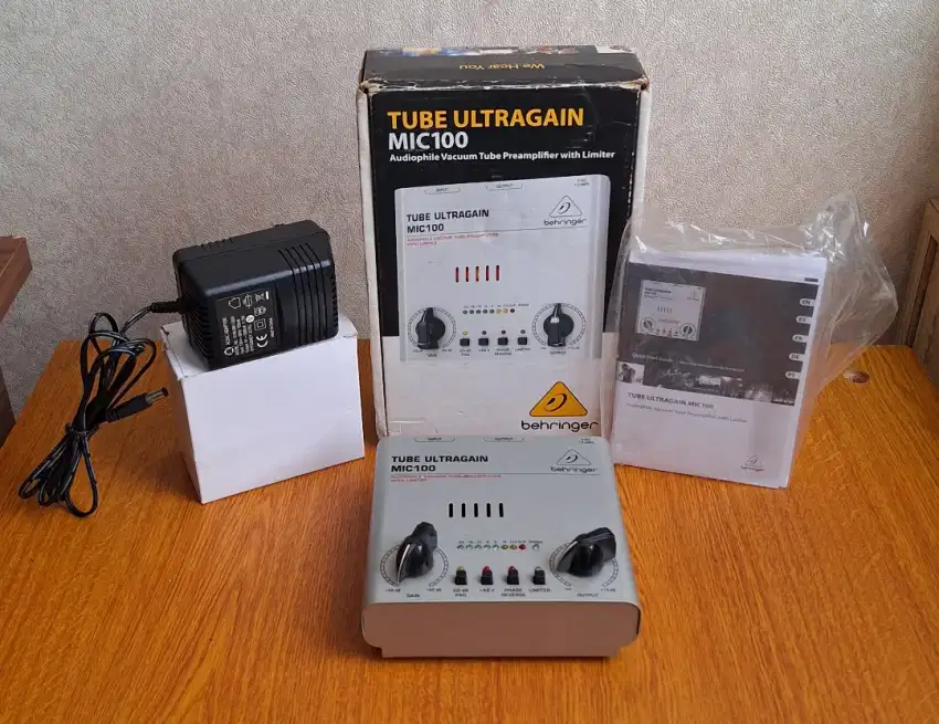 Tube Ultragain Behringer MIC100