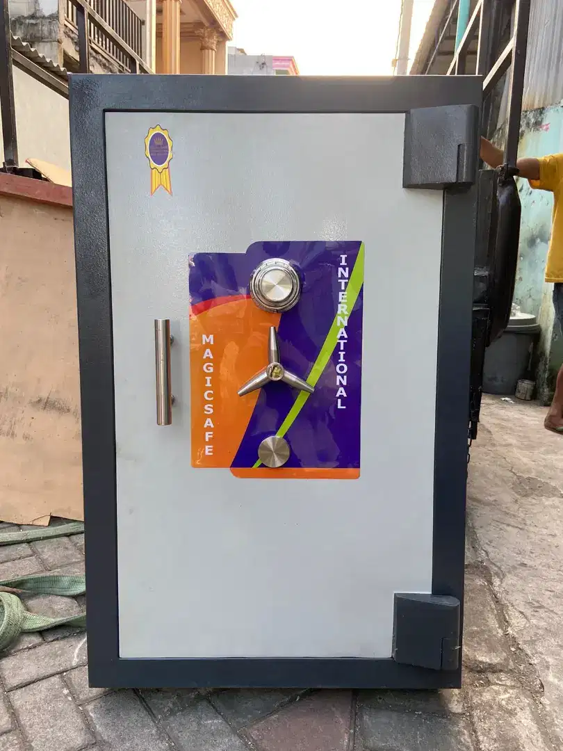 Brankas magicsafe A4LN brankas besar tinngi 110 tahan sfety box