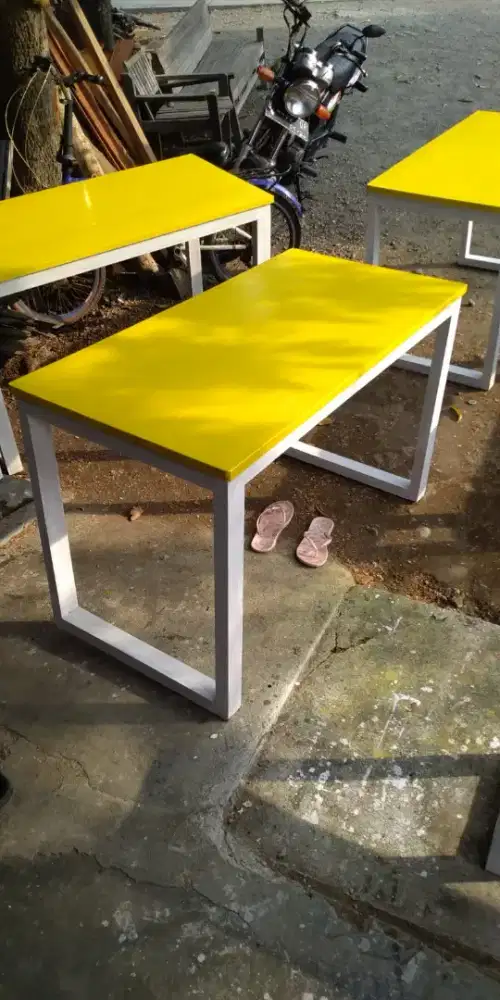 Meja kerja cocok utk tempat komputer