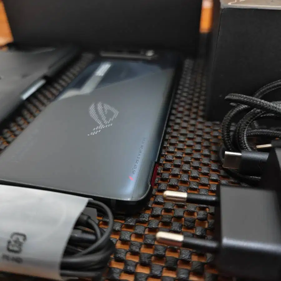 Asus ROG Phone 7 - Hitam - 8/256