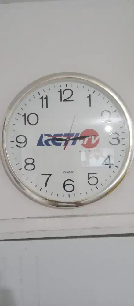 Jam dinding logo perusahaan