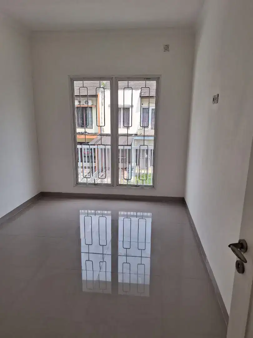 Dijual Rumah Cantik Siap Huni Bebas Banjir Emerald Bintaro