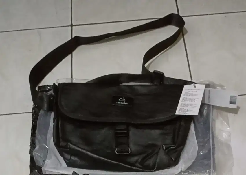 Jual Tas kulit brand ORIGINAL Calvin Klein (CK) Terimakasih OLX