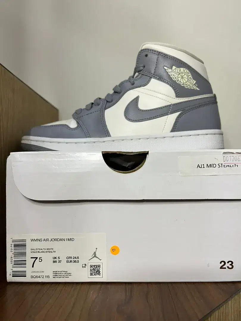 WMNS Air Jordan 1 Mid Like new