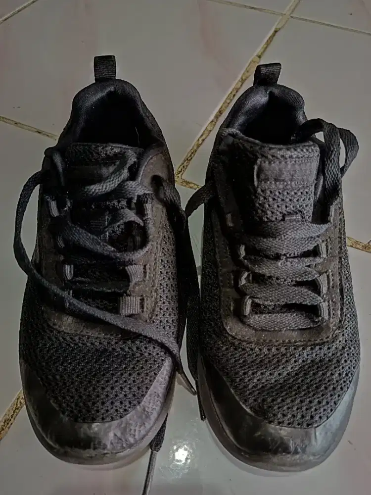 Sepatu Anak Sneakers Skechers Size EU 29.