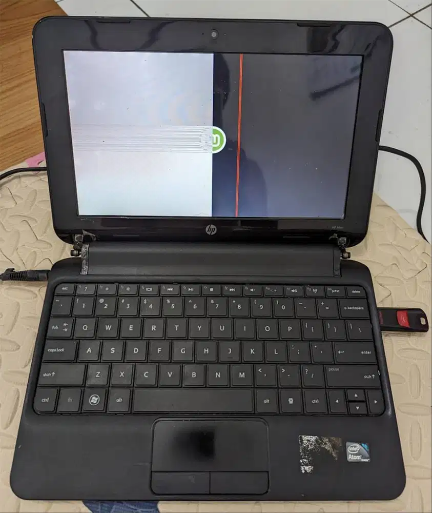 HP Mini 110-3500 minus layar putih dan HDD.