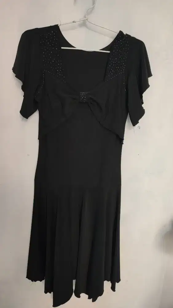 Dress wanita warna hitam