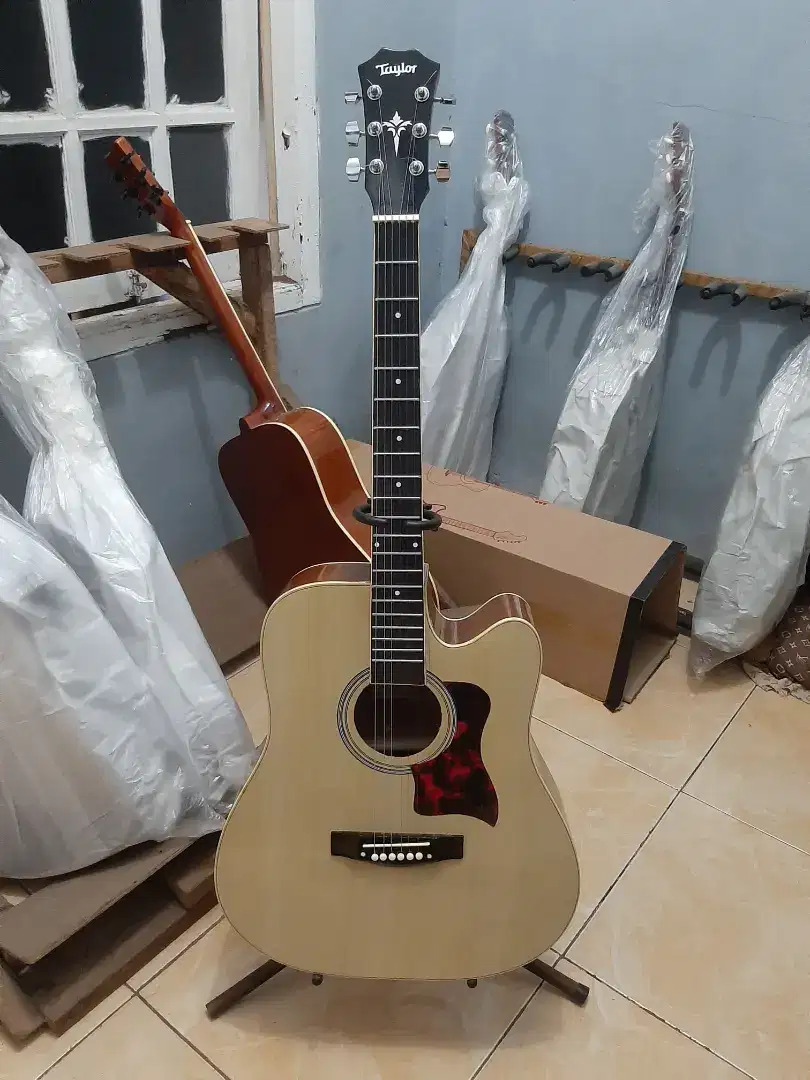 Gitar akustik jumbo tanbes