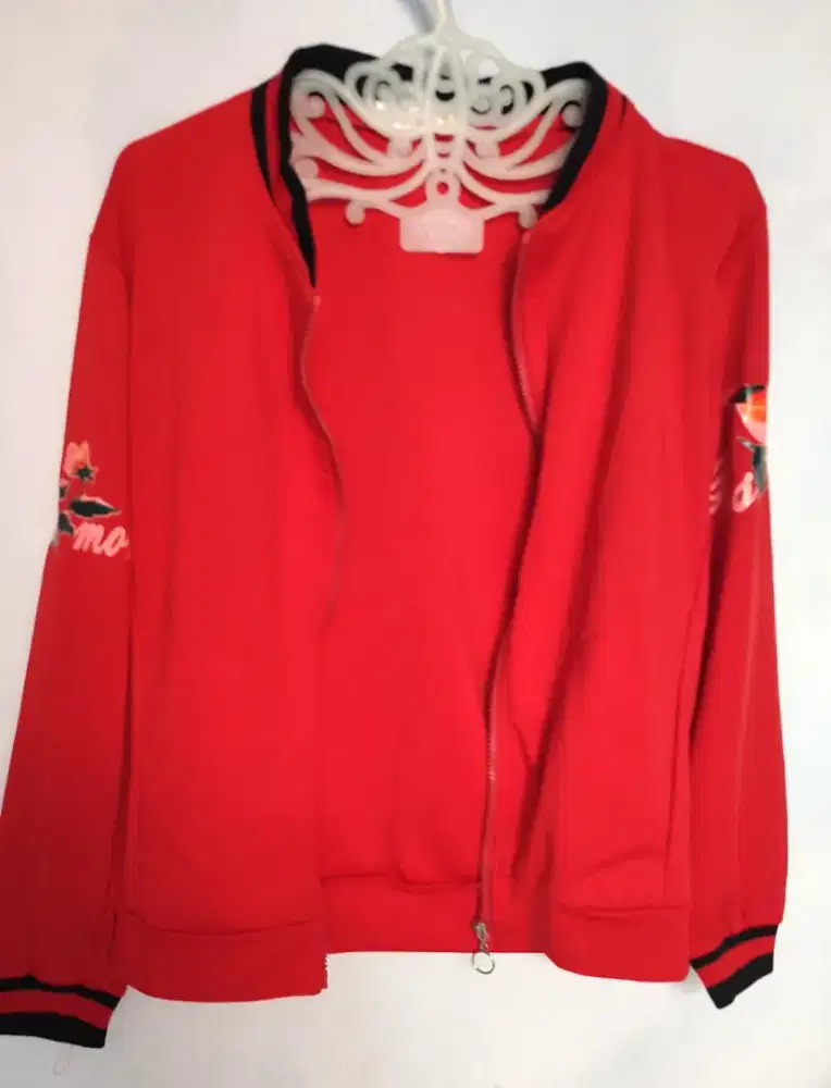 Jacket remaja warna merah