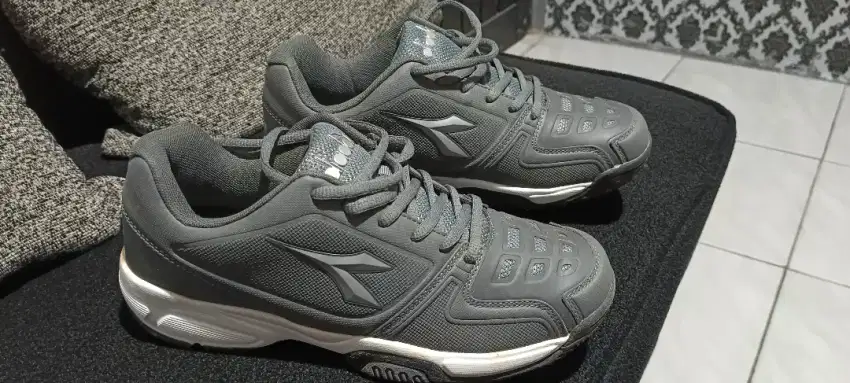 Diadora limited edition Warna Abu2