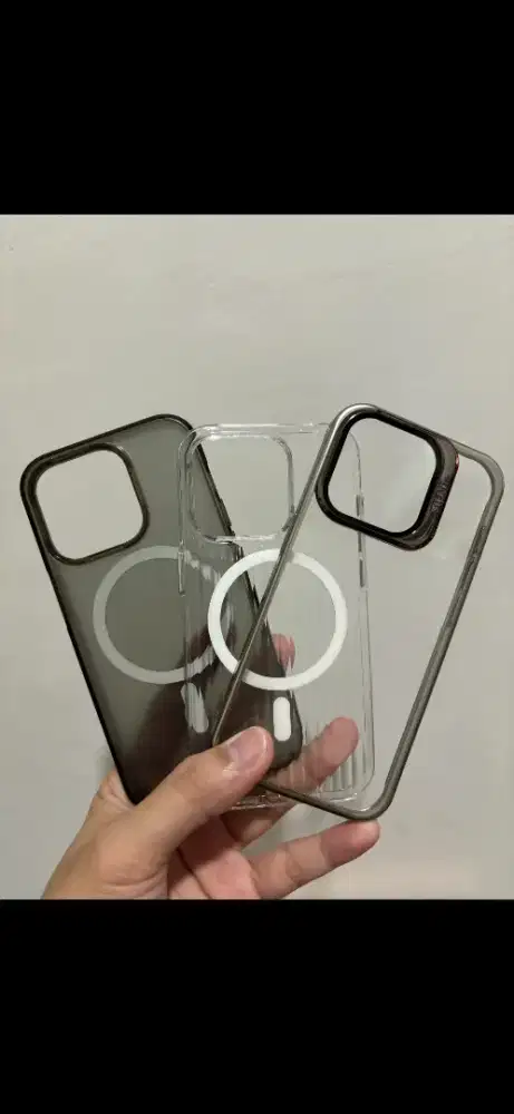 CASE  SOFT & HARD CASE IPHONE 14 / 15 PRO (like new)