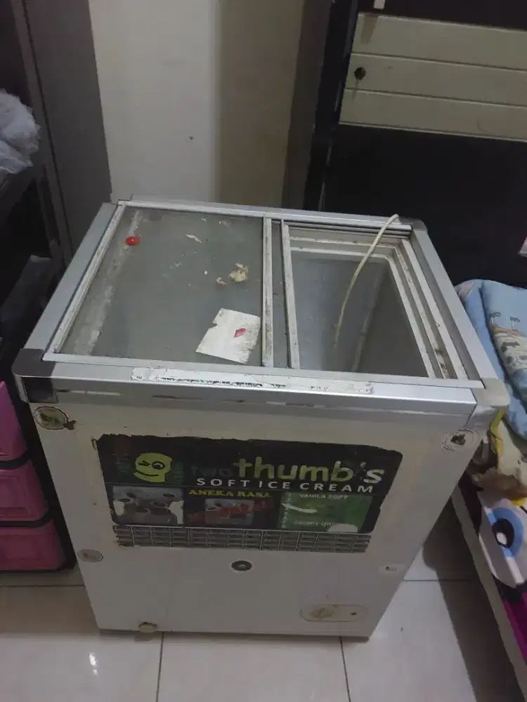 Freezer kaca geser GEA