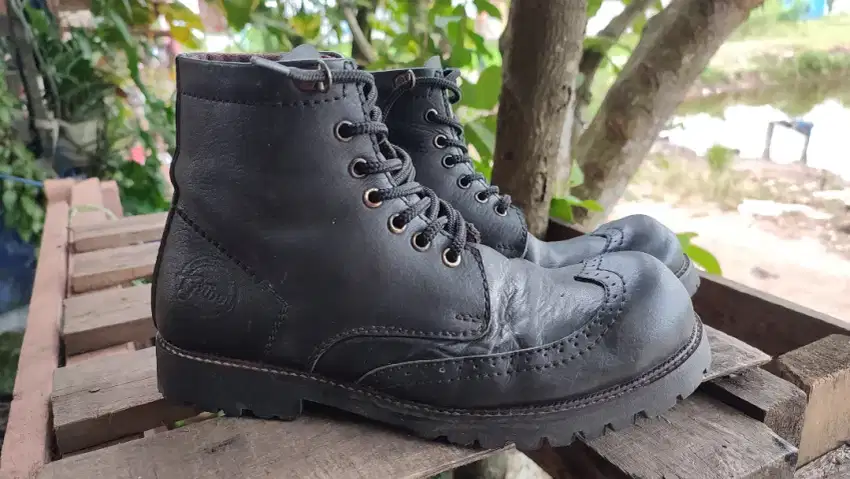 Sepatu boots pria kulit