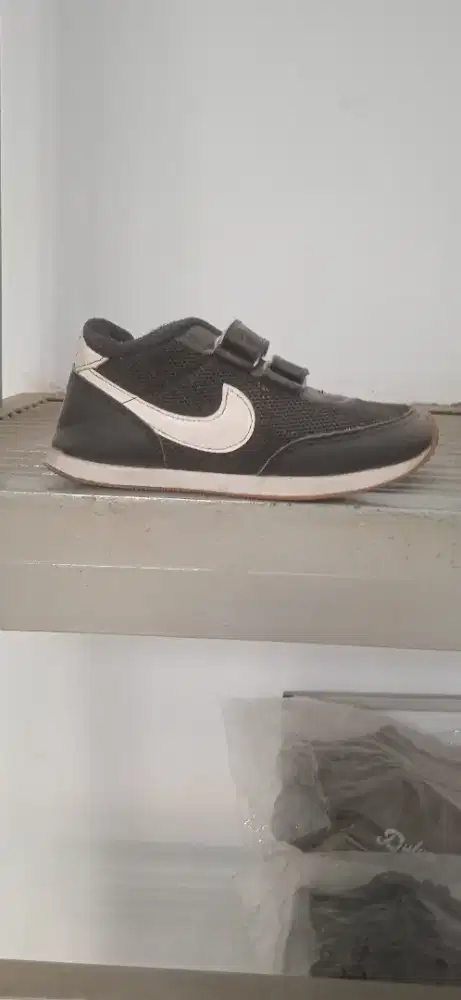 Sepatu anak seperti difoto nomer 33