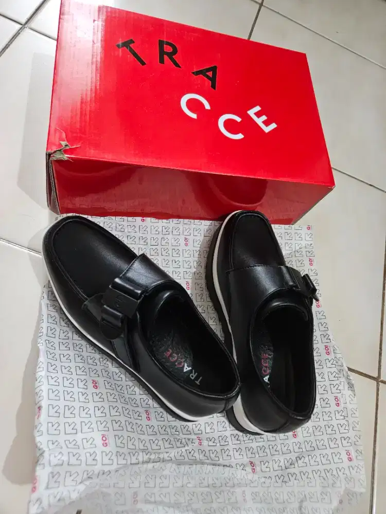 SEPATU TRACE WANITA