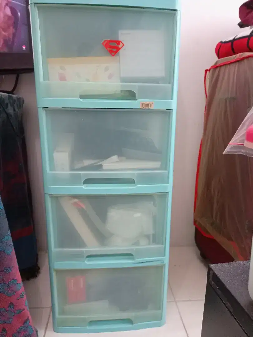 Rak kontainer 4 susun