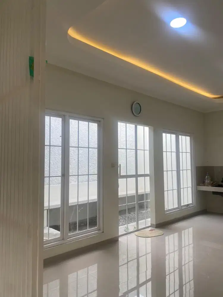 DIKONTRAKAN RUMAH BARU 2 LANTAI