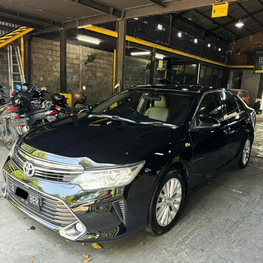 Toyota Camry Hitam 2.5 V A/T 2015 Matic