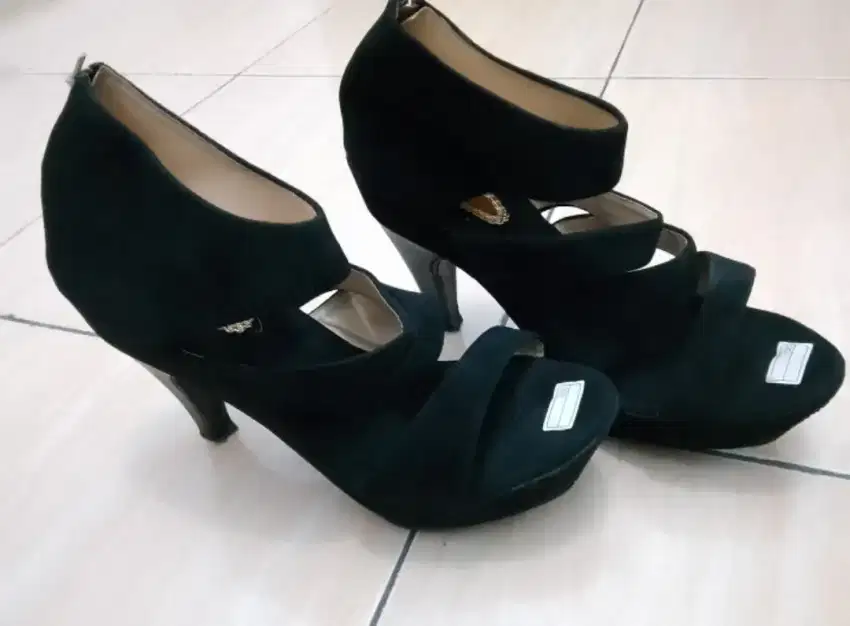 Heels Hitam Wanita New