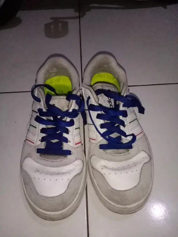 sepatu Adidas produk luar.