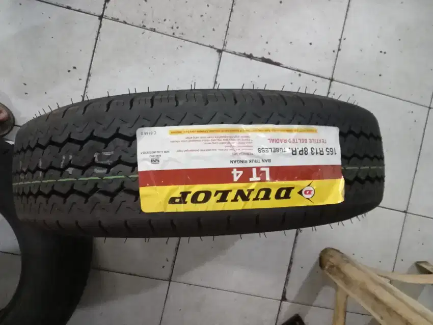 Ban luar mobil dunlop 165 13 lt4