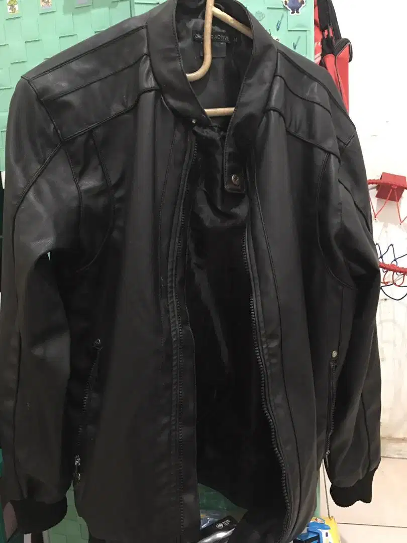 Jaket kulit Cole Active hitam