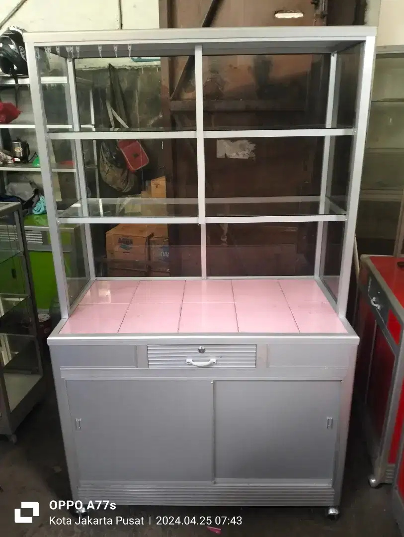 Etalase terbaru P.100 meja keramik