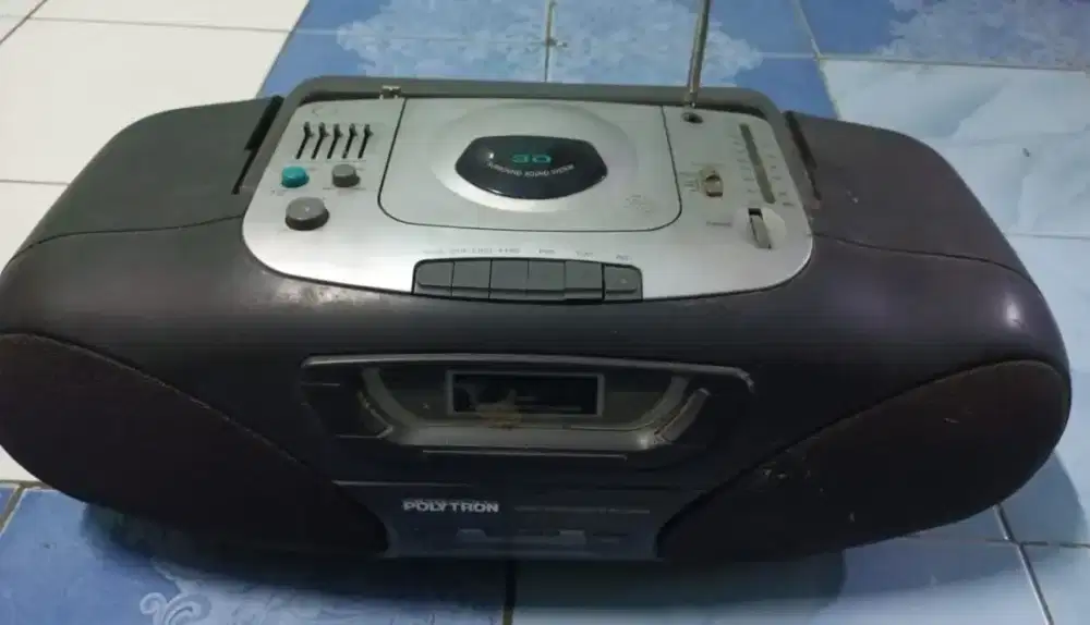 Radio tape polytron bass