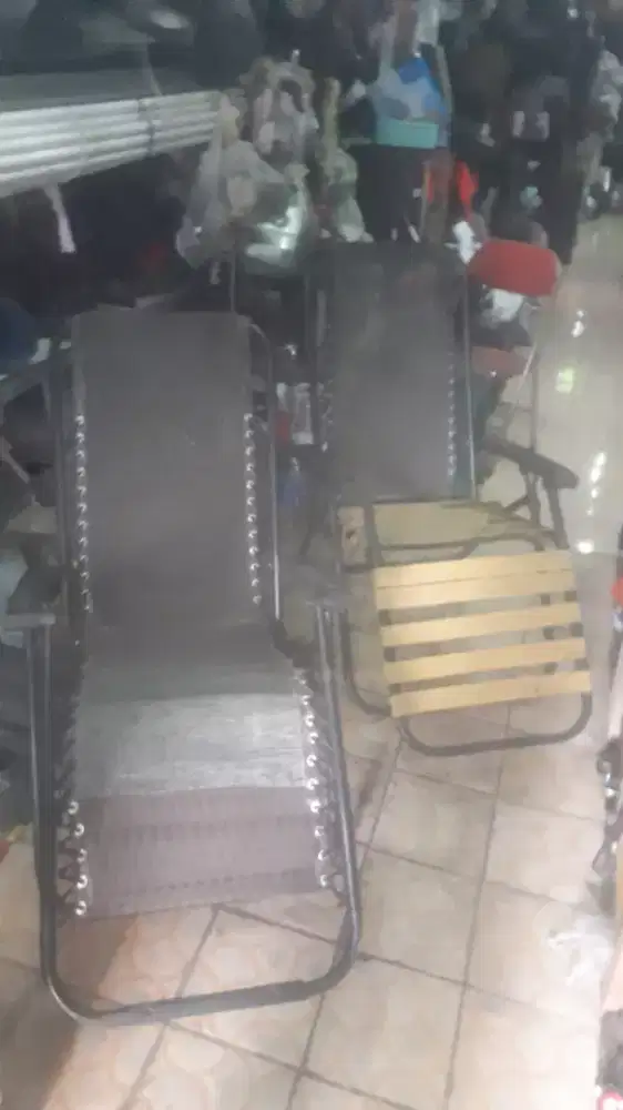 Slhkn plh slh 1 dr kursi malas berkualitas kond spt yg terlht murmer