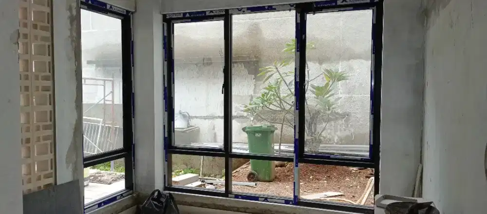 Partisi gipsum dan alumunium kaca