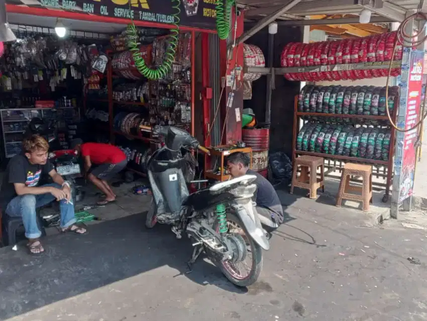 MENCARI MEKANIK MOTOR YANG BISA BEKERJA TEAM DAN JUJUR