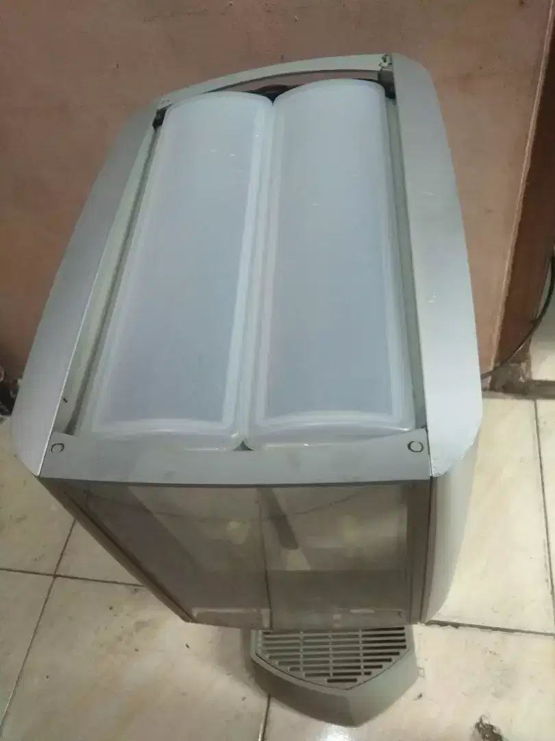 Mesin juice dispenser