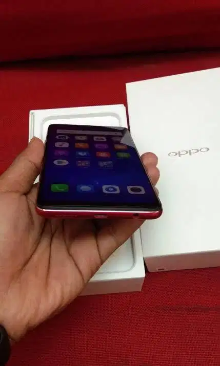 Oppo F7 4 gb Ram Dual SIM bonus casing