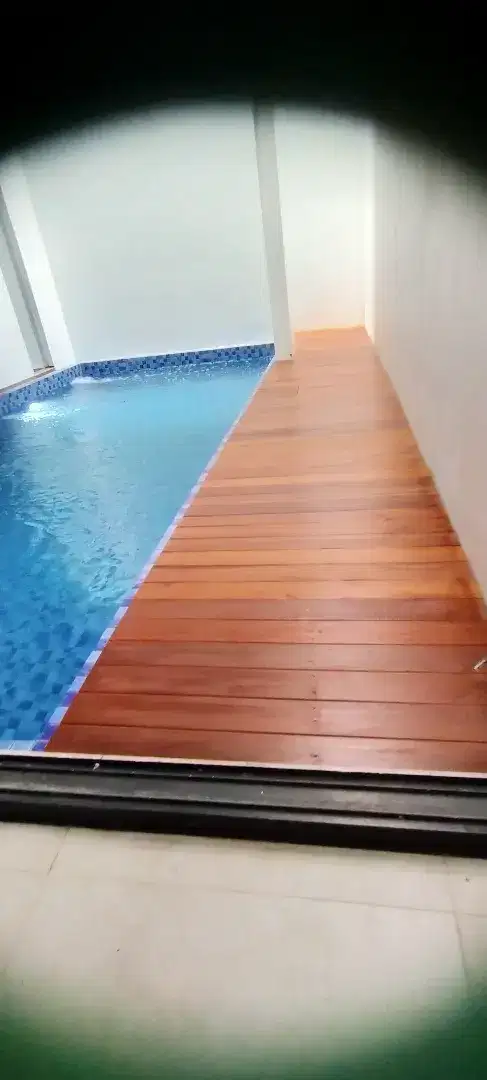 Papan kayu tutup filter kolam