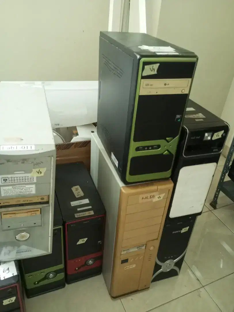 Dibeli Komputer Laptop Monitor Rusak Bekas Mati Hancur Jadul