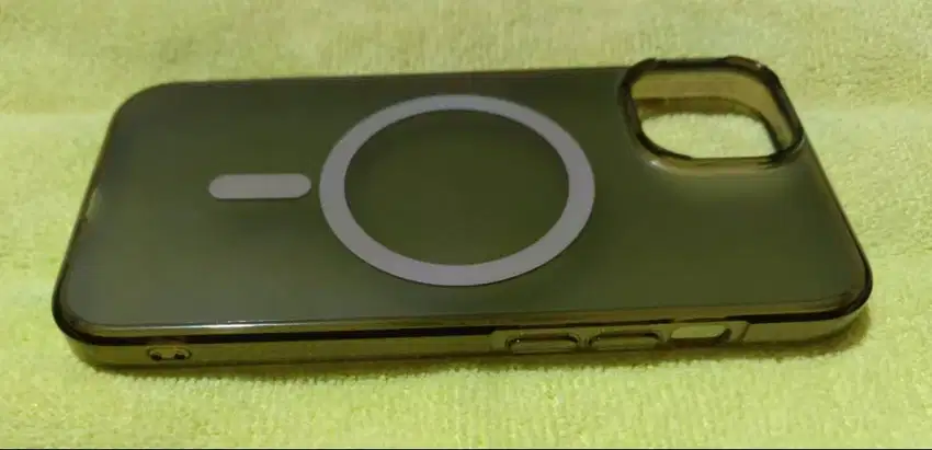 Casing Magnetic preloved untuk Iphone13