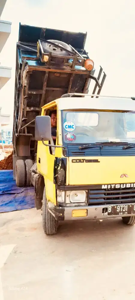 Tanah merah campur pengurugan urug buang puing sampah urugan