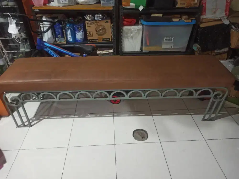 Kursi panjang rangka besi solid
