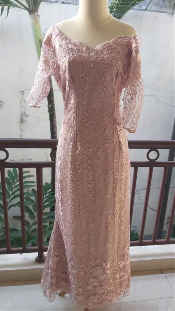 gaun rose gold mewah