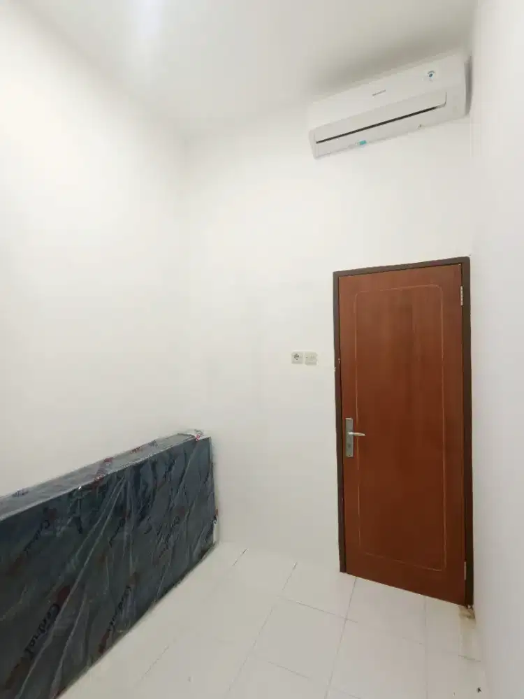Kost Campuran AC Jembatan Lima Jakarta Barat