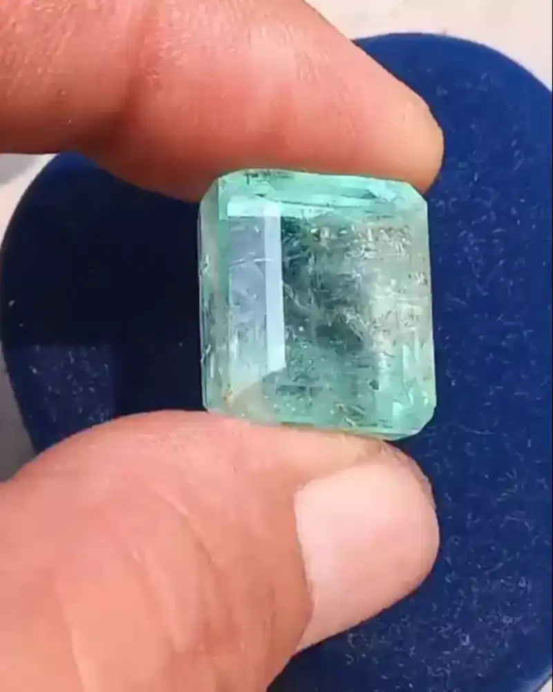 Batu cincin Emerald Berly CE moderat 41,47Crt Boss