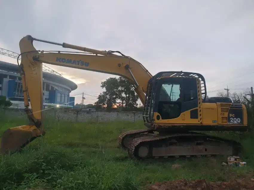 Excavator PC200-8 tahun 2012 harga 350jt nego