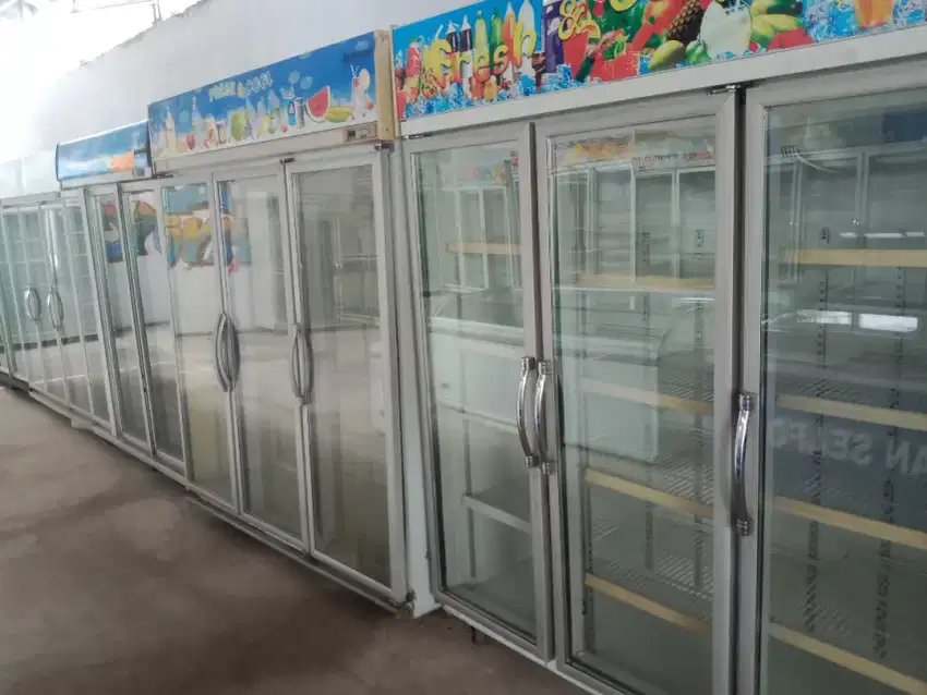 Showcase 2 dan 3 pintu