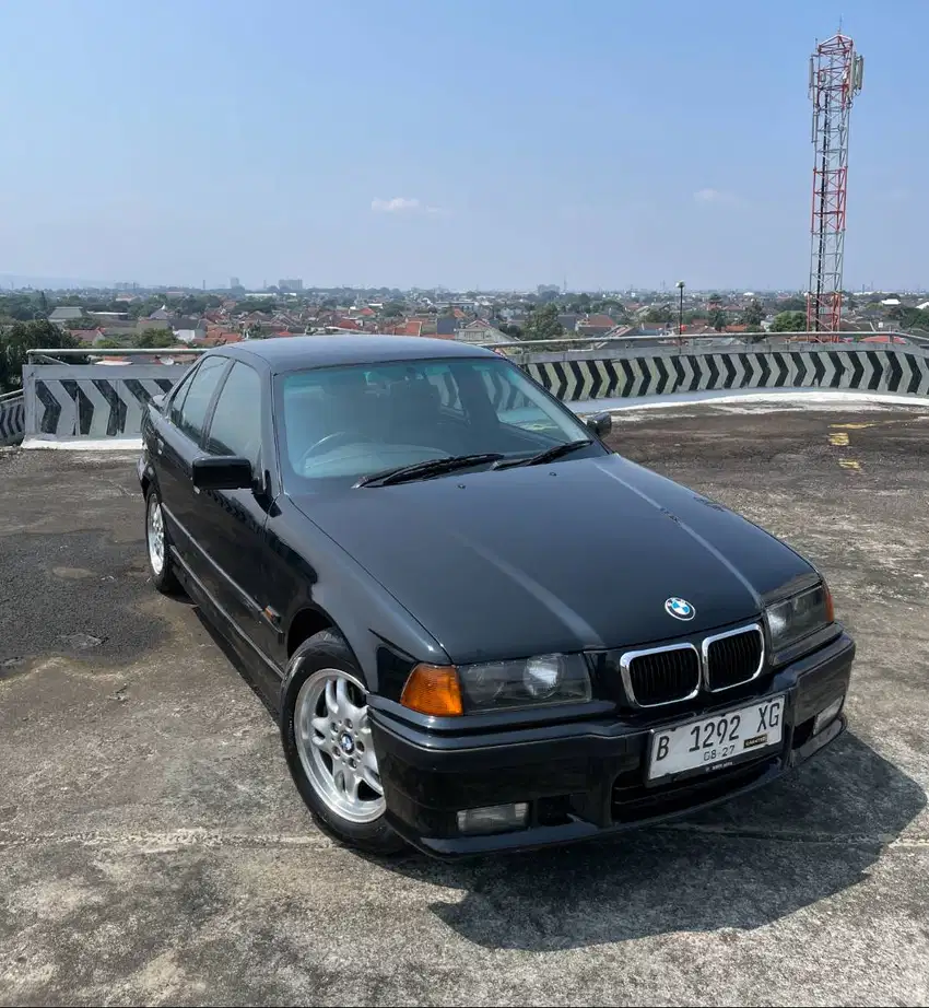 BMW E36 323i 1996 Limited Edition M/T Cosmos Black On Green - Mobil ...