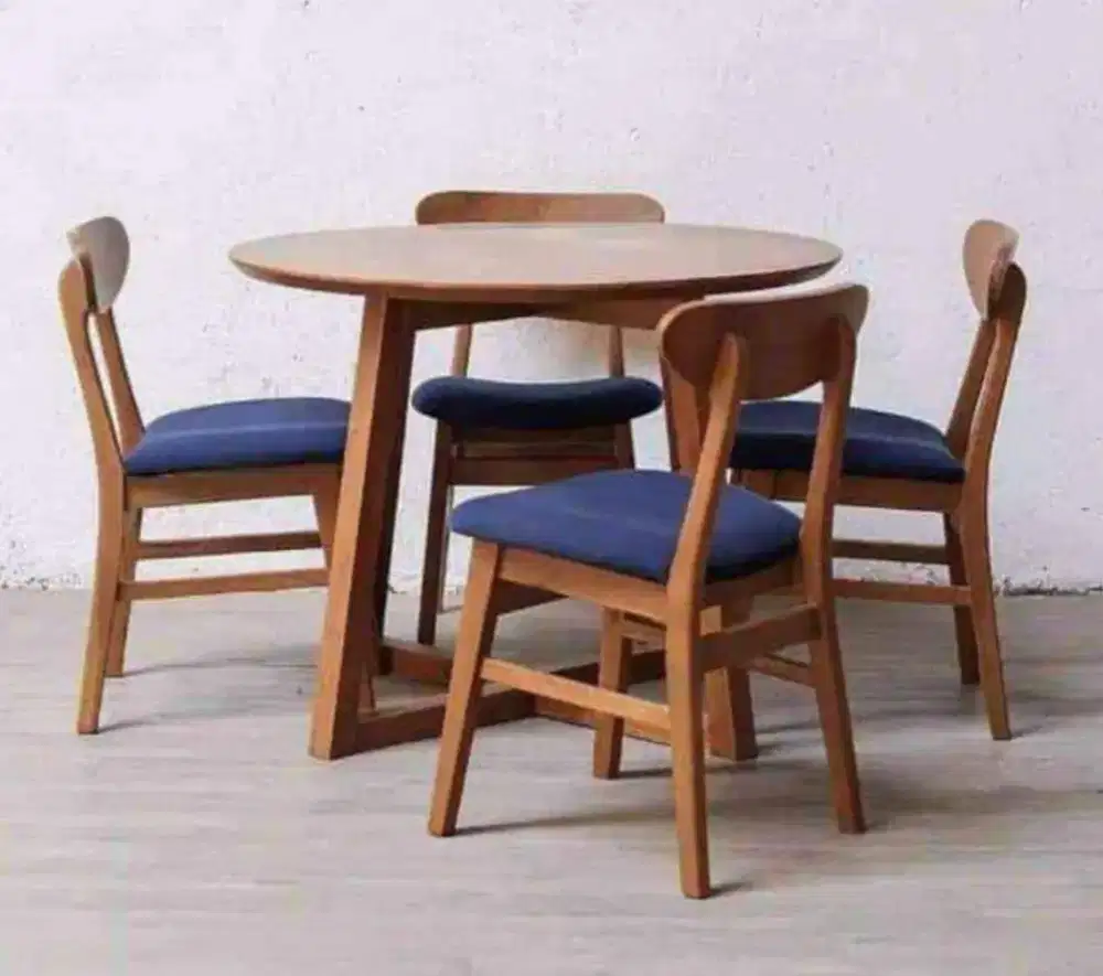 Meja Makan Bulat Ropan