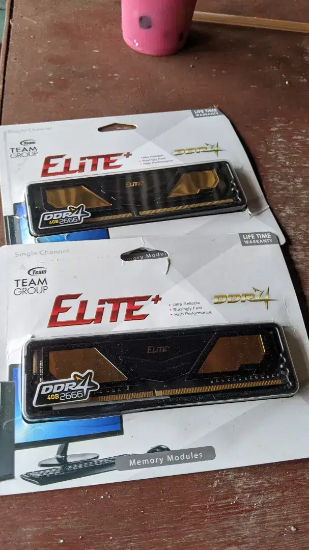 memori ram ddr4  2 x 4gb  .team elite darkplus dual channel (NEGO )