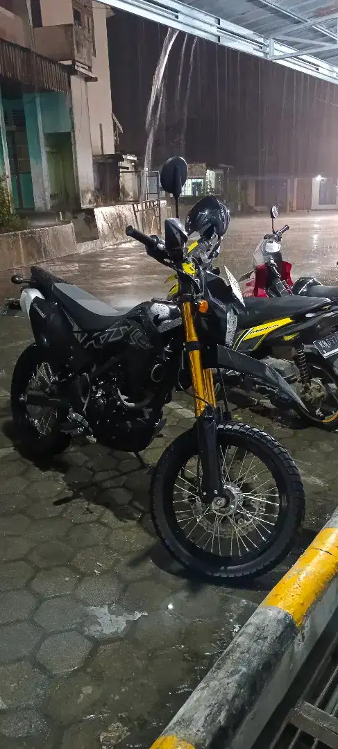 KLX SM SE 2023 fresh