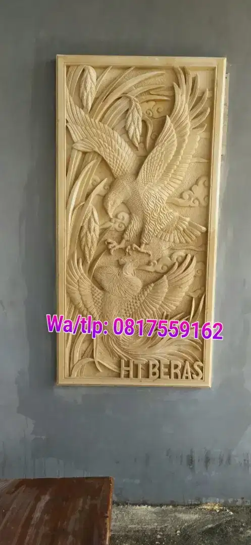 RELIEF BURUNG ELANG DAN AYAM JAGO BATU ALAM