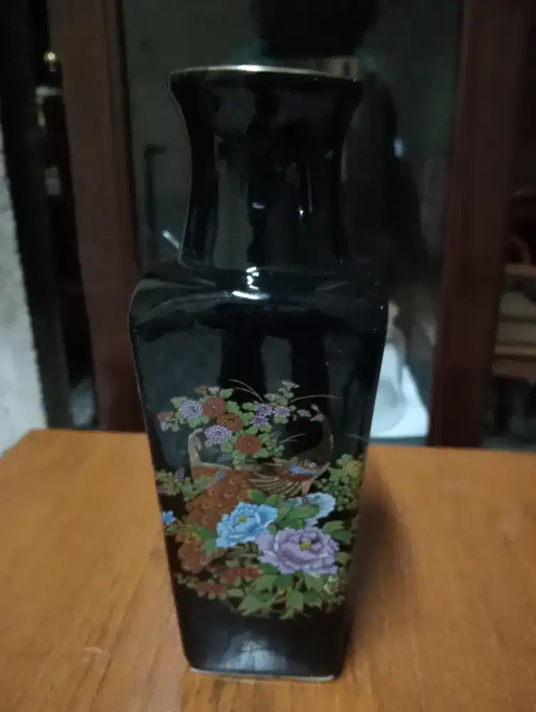 Vas Bunga Porslen Japan